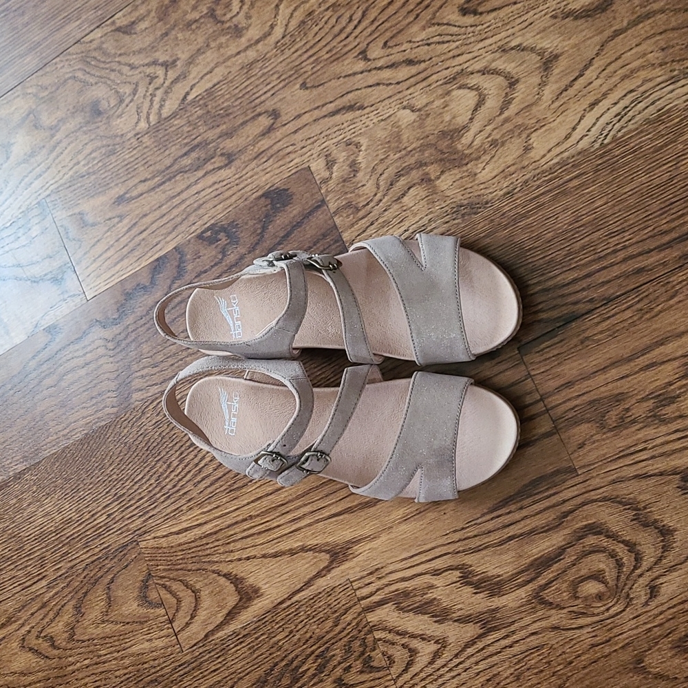 Dansko Angela Leather Sand Metallic Sandals 40 M eu 9.5-10 M us